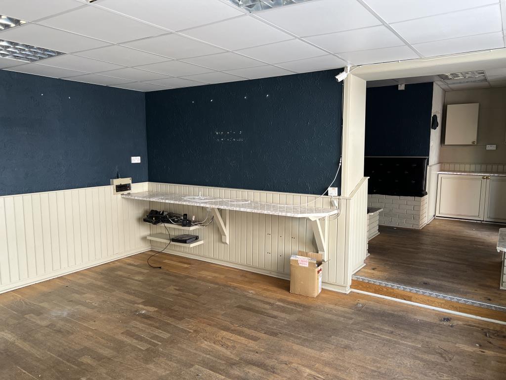 Lot: 3 - FREEHOLD COMMERCIAL INVESTMENT WITH RESIDENTIAL CONVERSION POTENTIAL - Vacant unit with wooden floors and wood cladding on walls